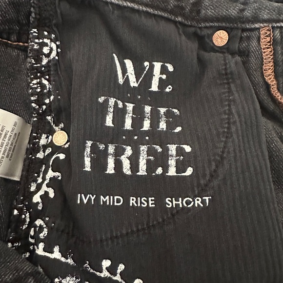 We The Free Charcoal Ivy Mid-Rise Jean Shorts Size 25 - Picture 2 of 4